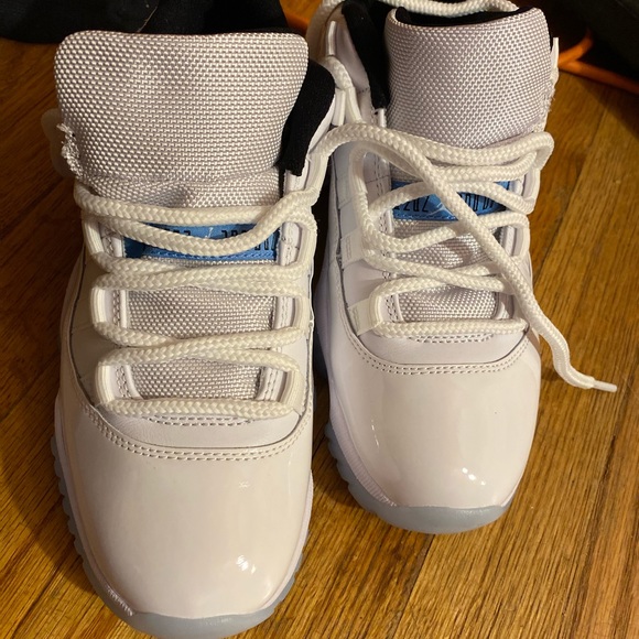 Air Jordan Columbia 11s main image 9
